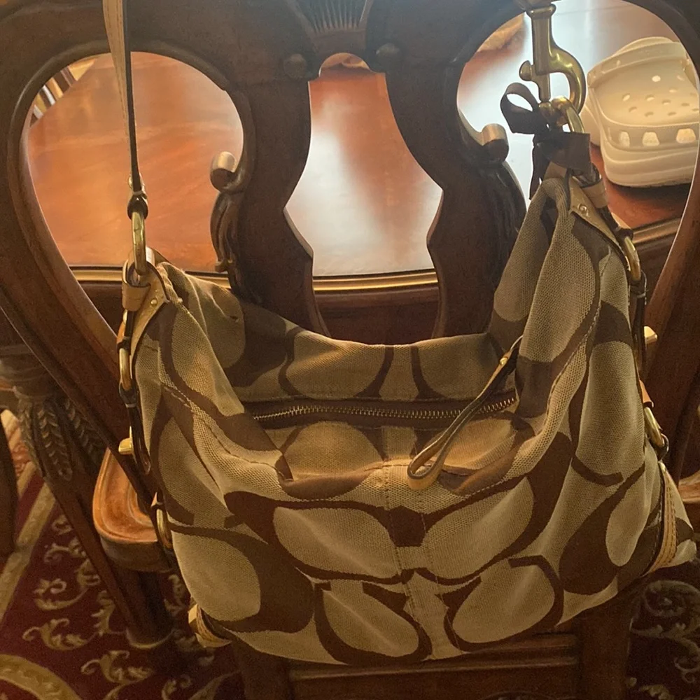 Coach Signature - Picture 2 of 3